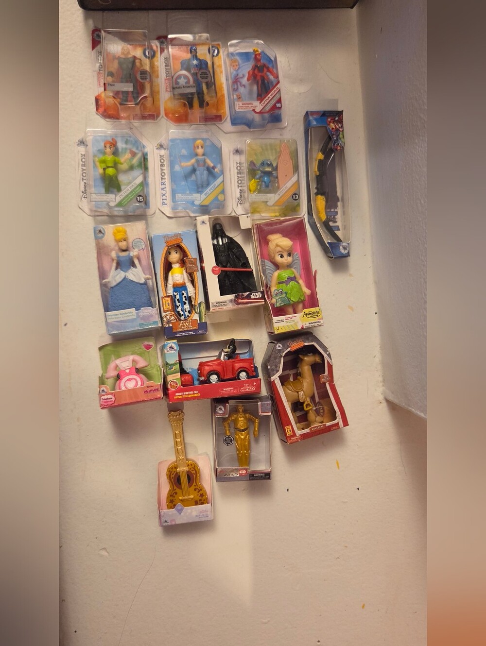 Zuru DISNEY STORE MINI BRANDS